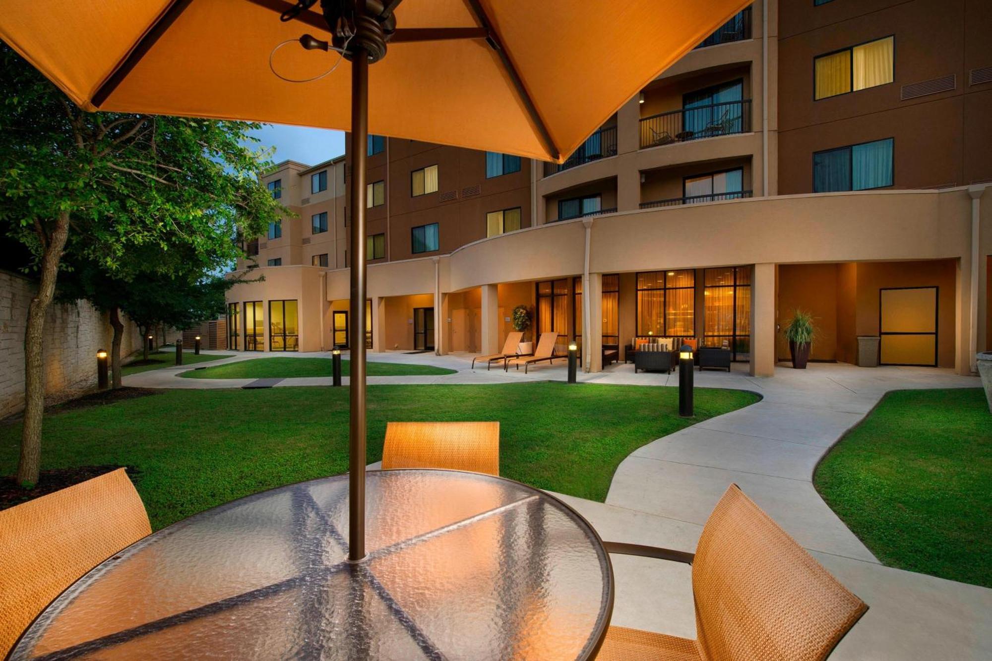 Hotel Courtyard By Marriott San Antonio Seaworld/Lackland Exterior foto